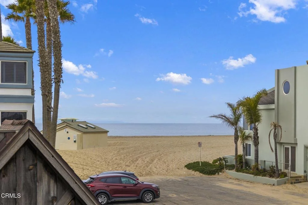 Photo of 104 La Brea Street