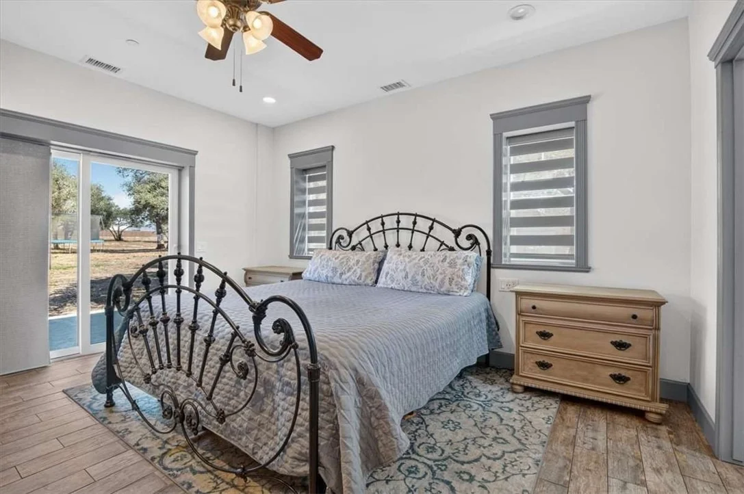 Photo of 1116 1120 Rolling Oaks Drive