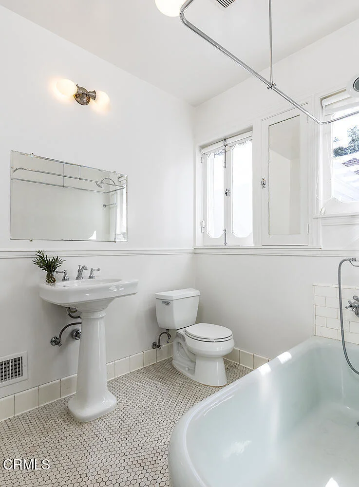Photo of 1275 New York Drive