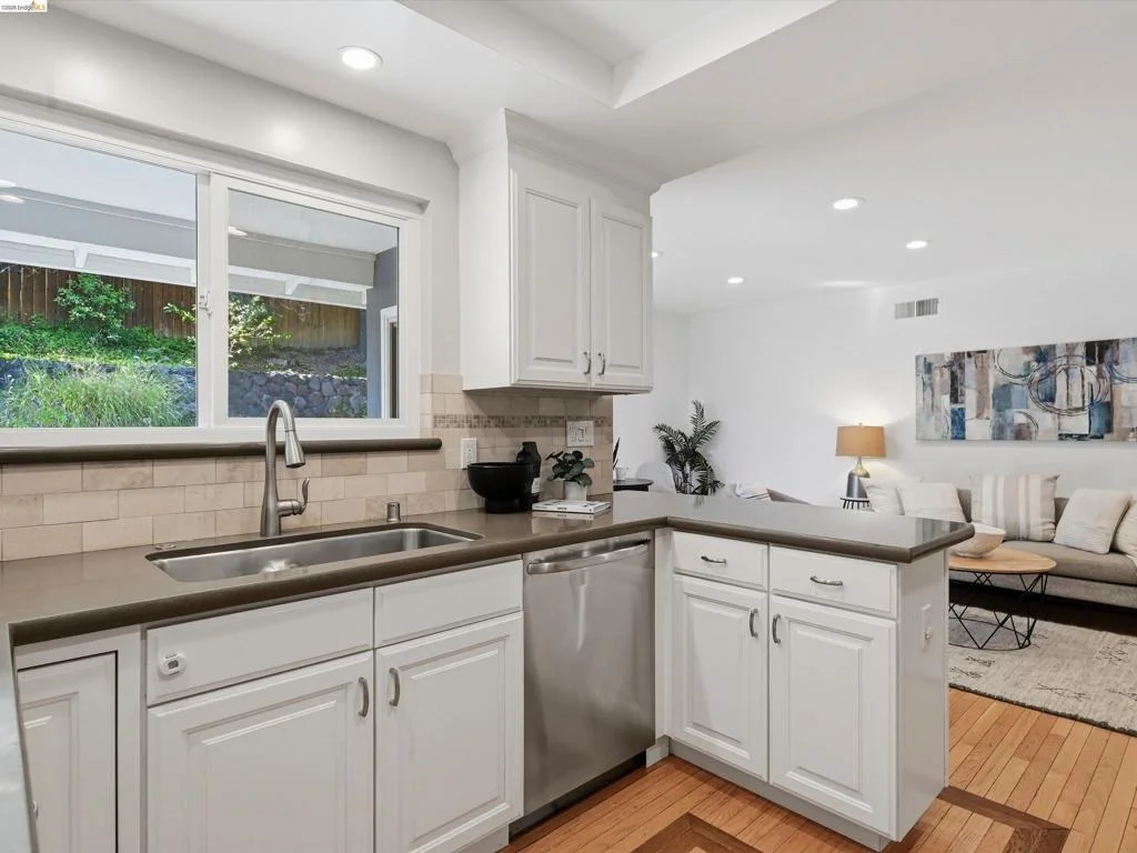 Photo of 255 Knight Dr