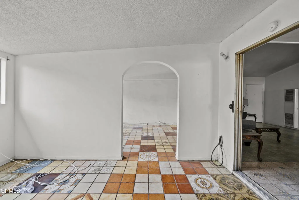 Photo of 1601 S Ventura Road