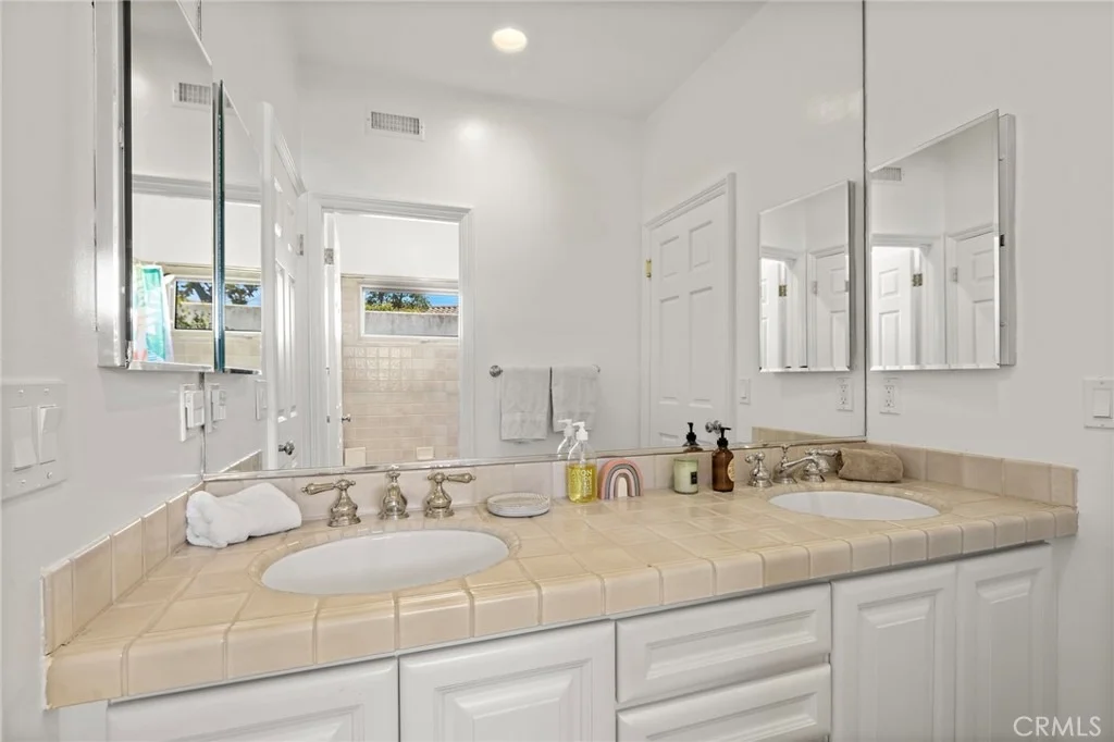 Photo of 1582 White Alder