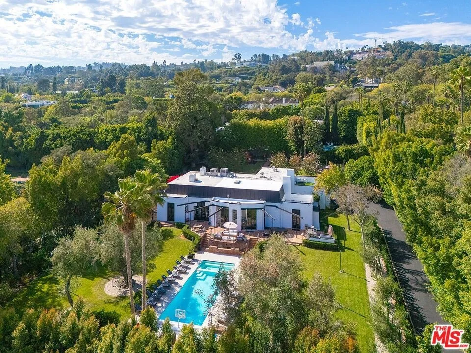 Photo of 9419 Sunset Boulevard