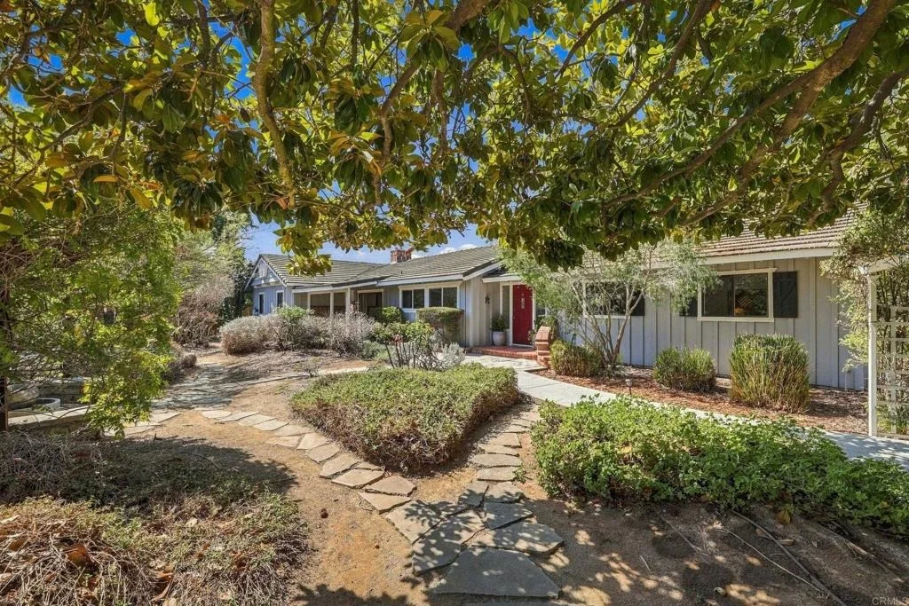 Photo of 919 Valley Dr