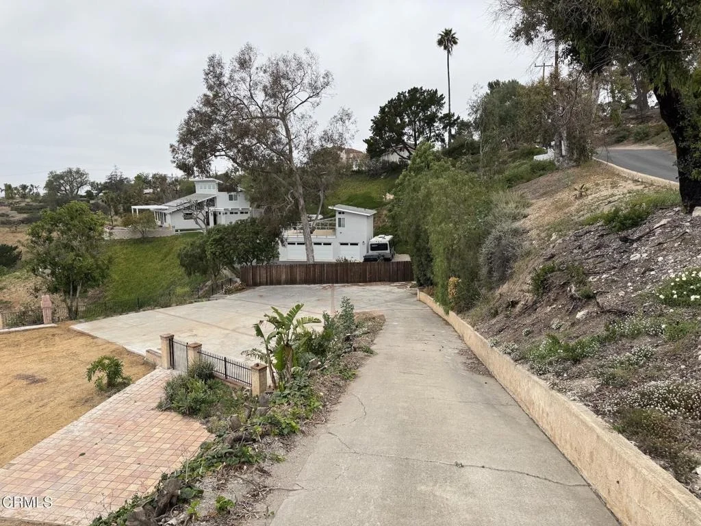 Photo of 894 W Highland Drive