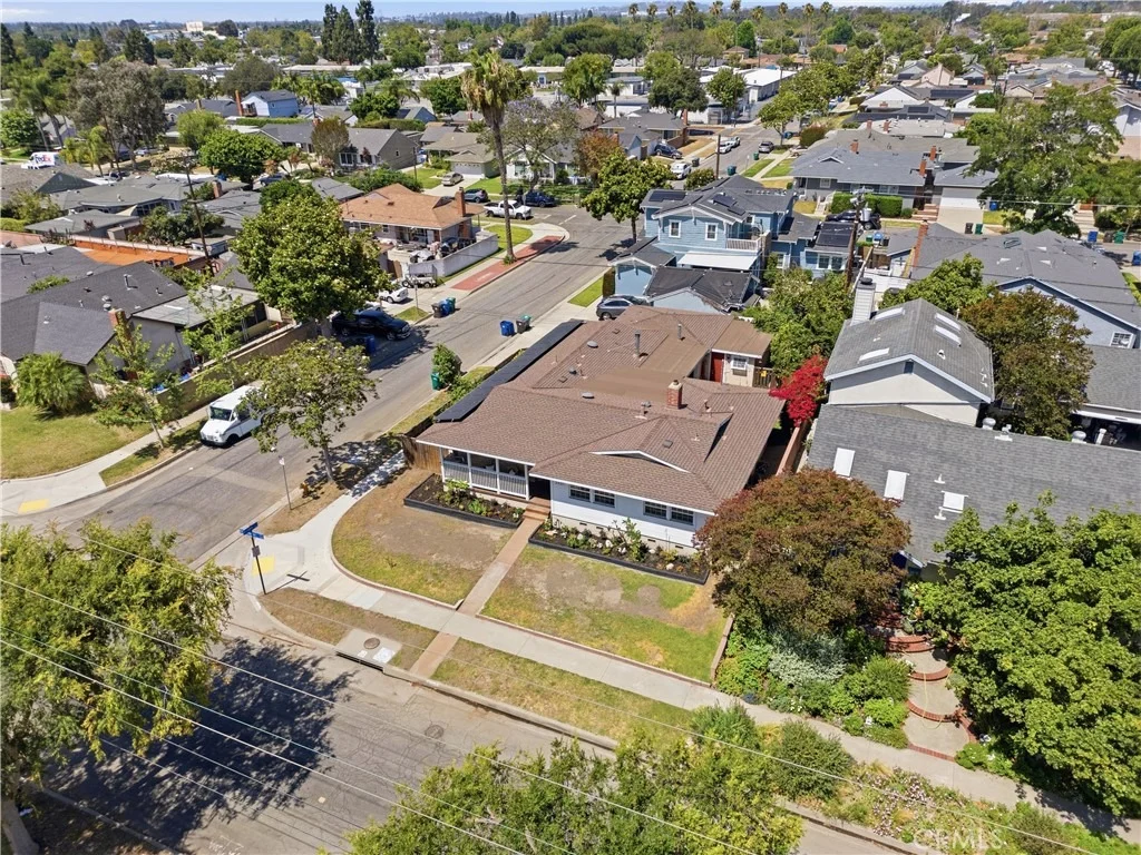 Photo of 3327 N Studebaker
