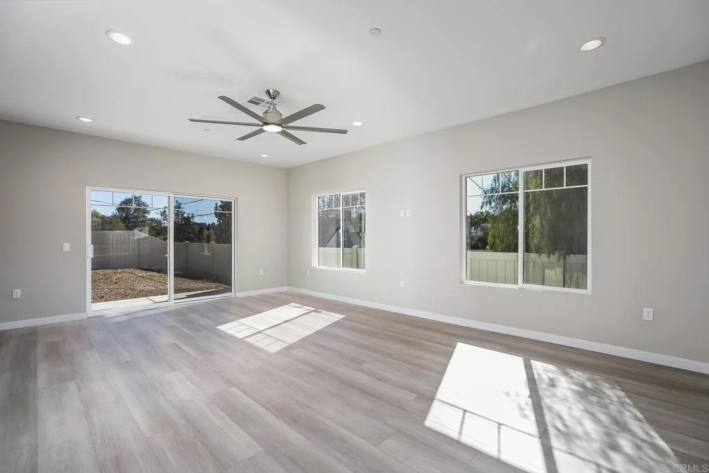 Photo of 3900 Rojo Tierra
