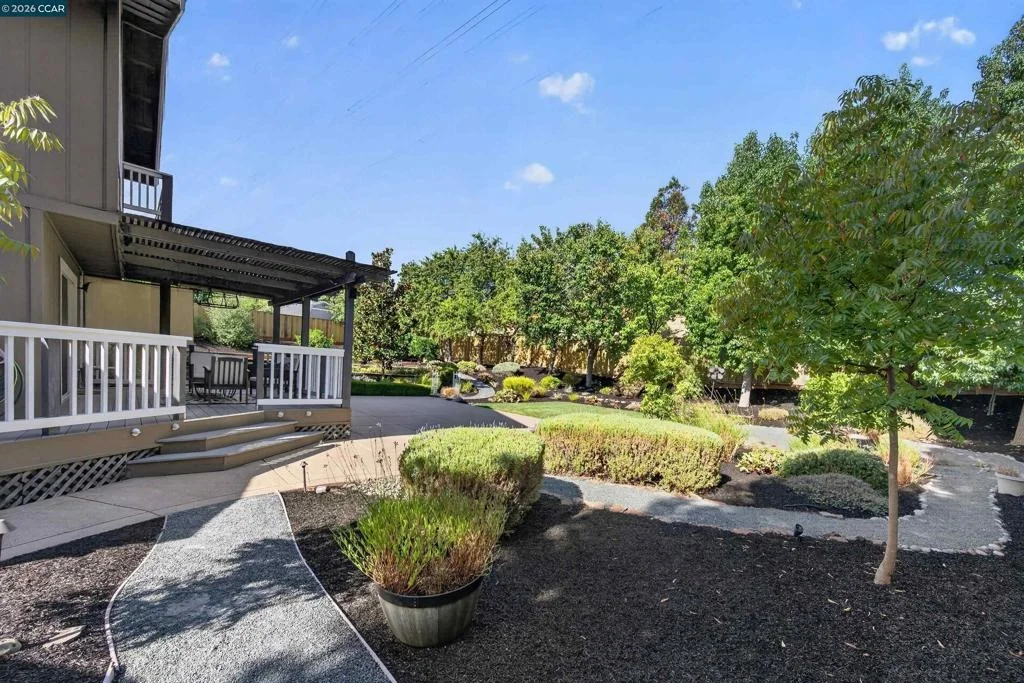 Photo of 1409 Stonehedge Dr