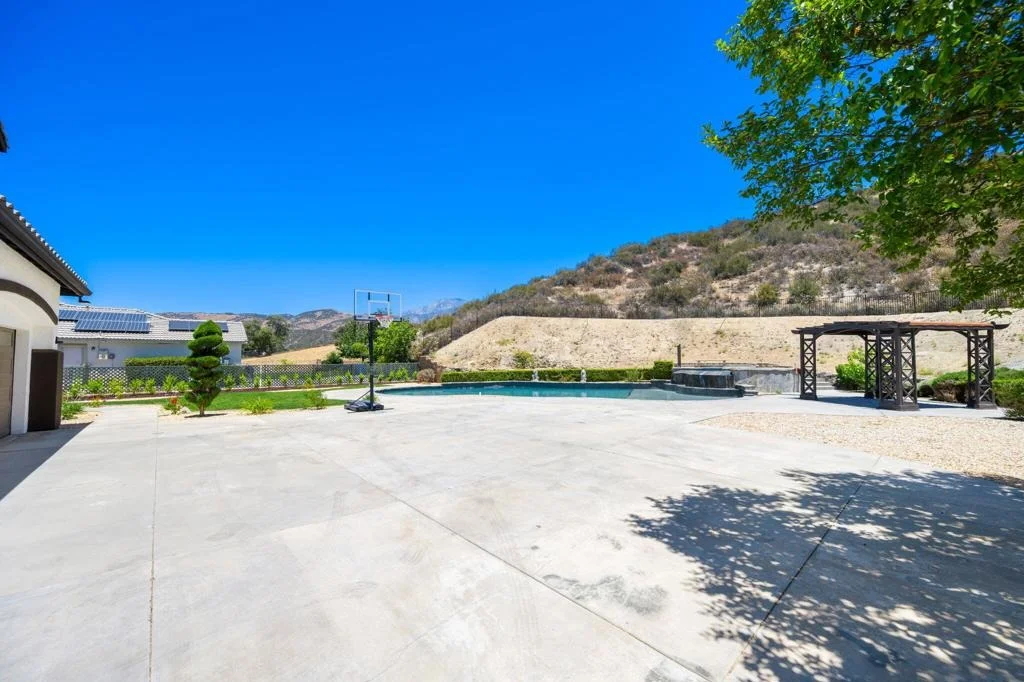 Photo of 13435 Canyon Crest Road