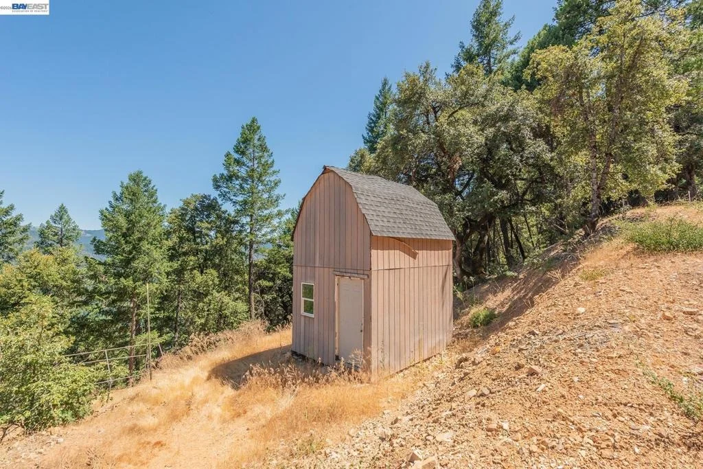 Photo of 190 Moore Gulch