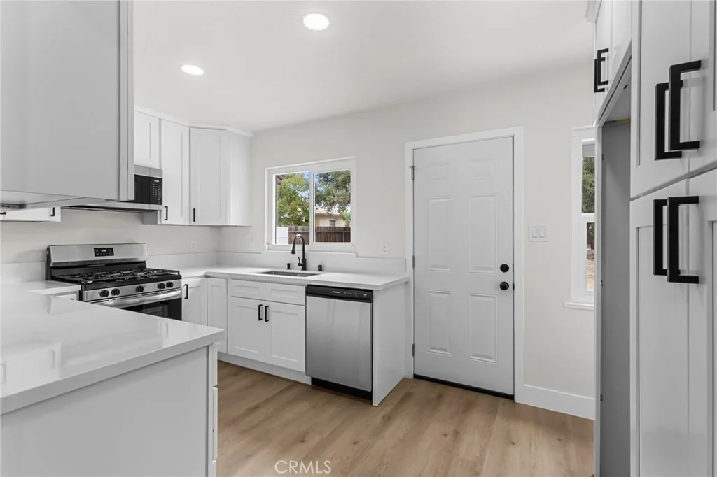 Photo of 736 N Walnut Avenue