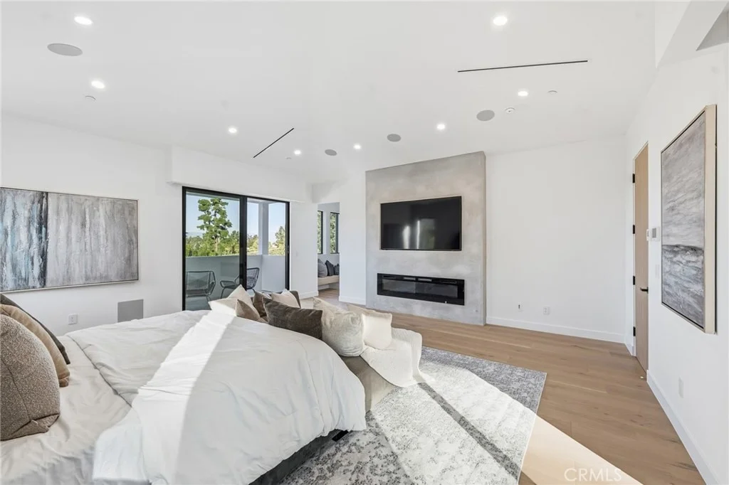 Photo of 4331 Alonzo