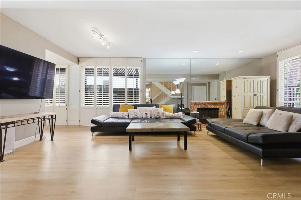Photo of 651 Edith
