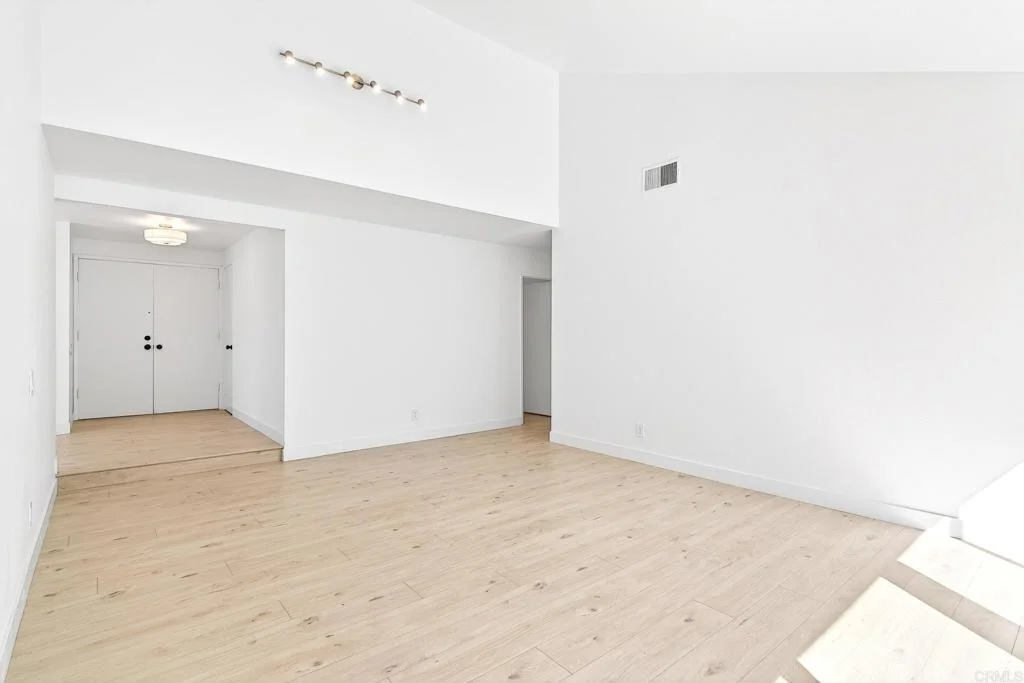 Photo of 37985 Avenida Bravura