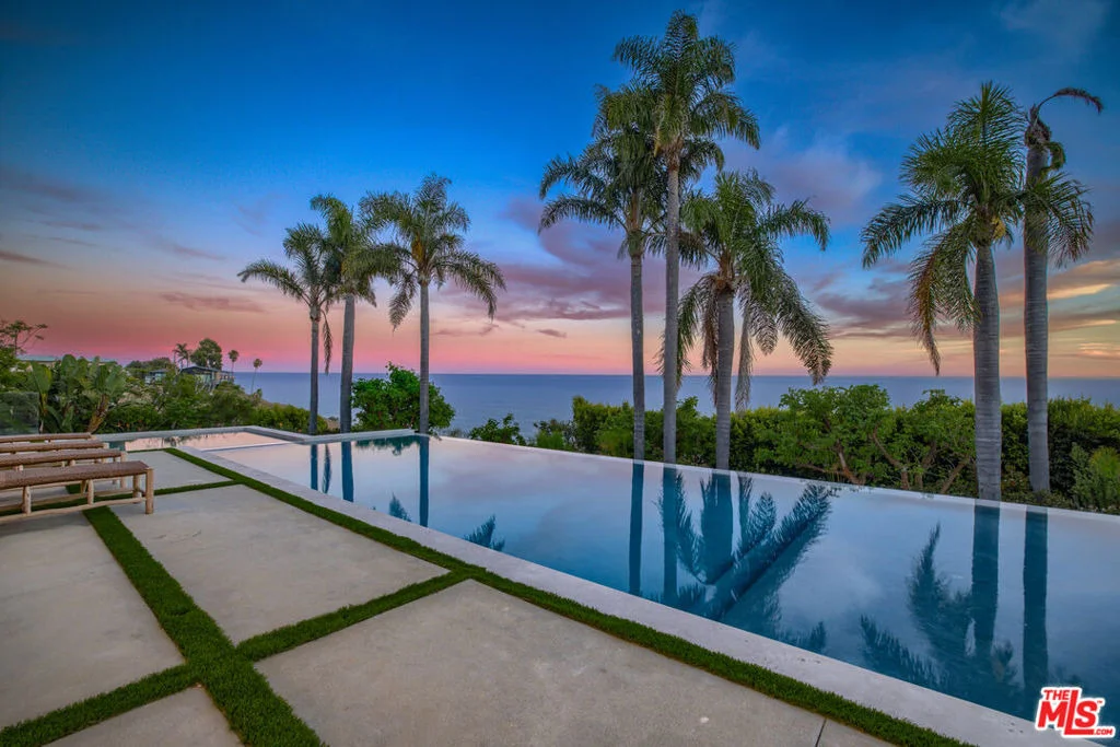 Photo of 4732 Avenida Del Mar