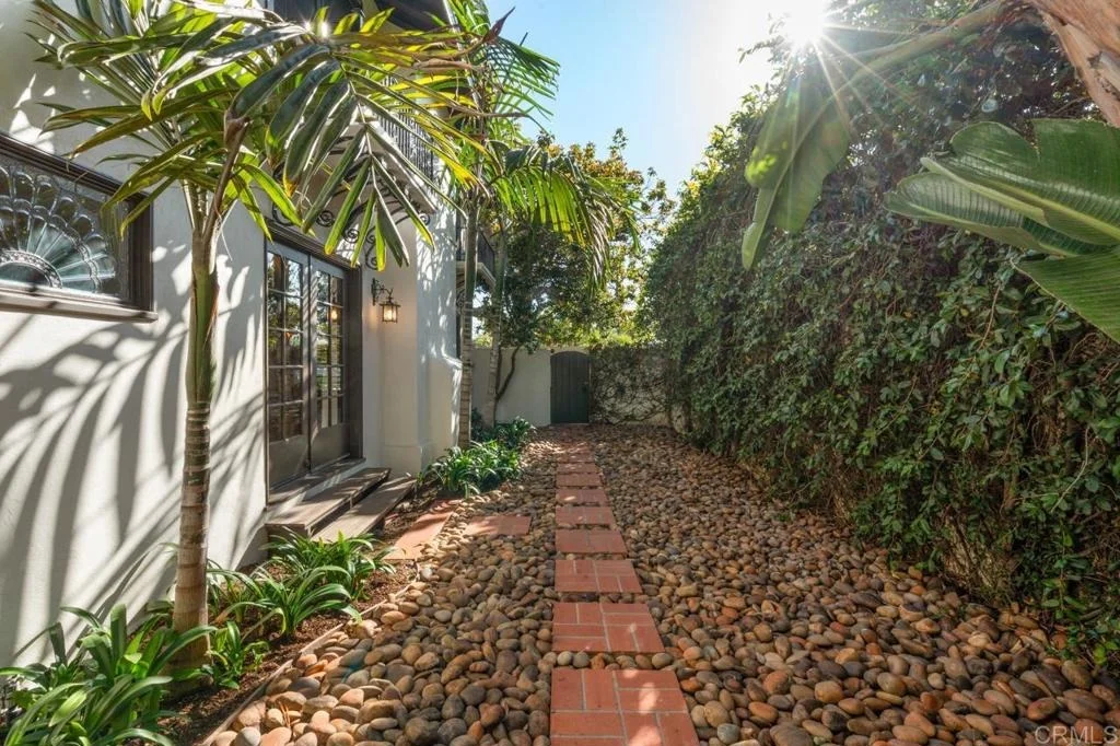 Photo of 1015 Alameda Boulevard