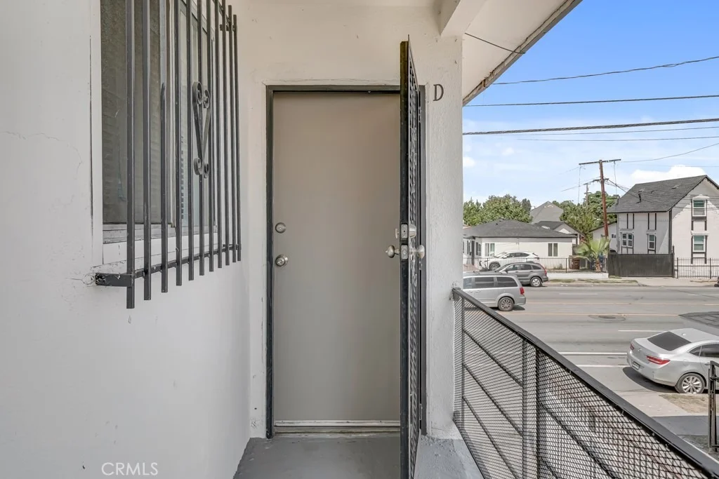 Photo of 116 E Alondra