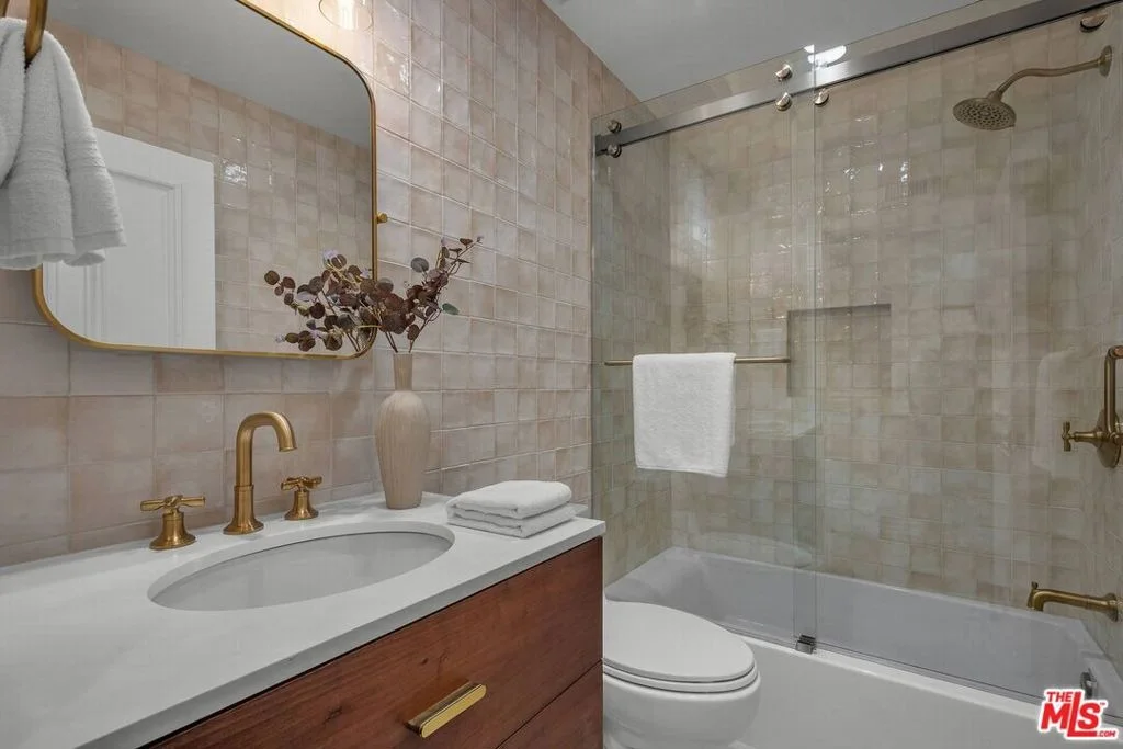 Photo of 3225 Iredell Lane