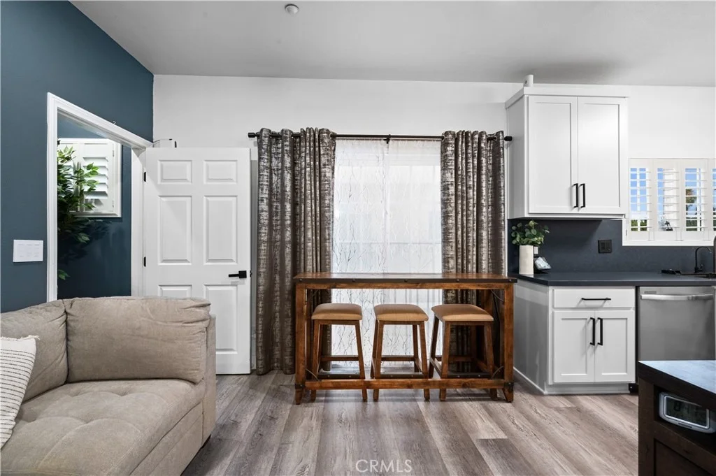Photo of Unit D at 9882 Broadway