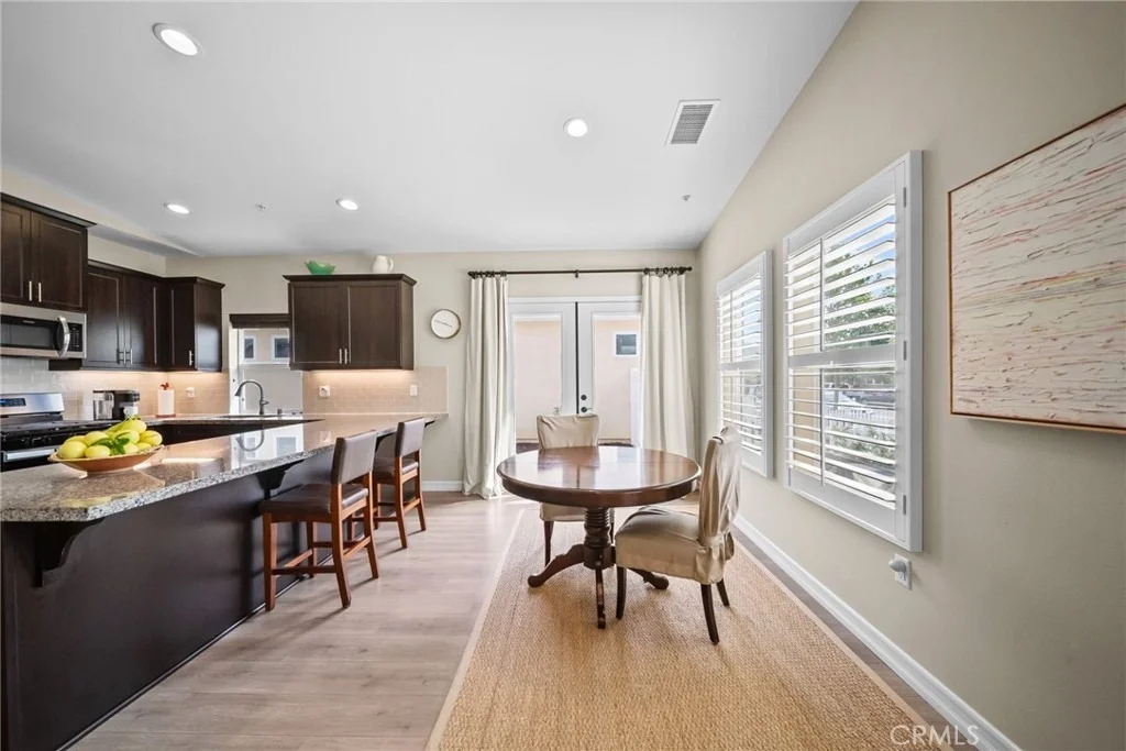 Photo of 4066 Aurora
