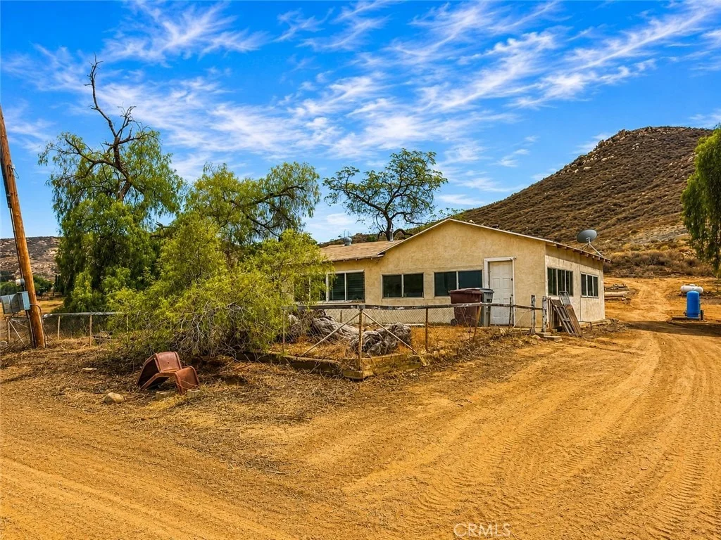 Photo of 15953 Cajalco Road