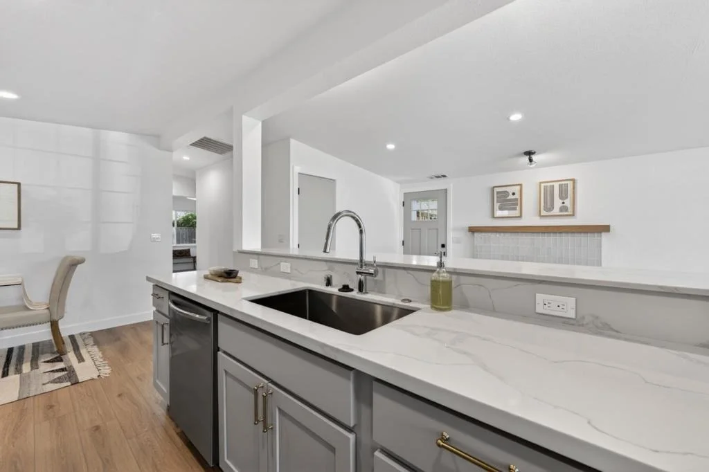 Photo of 944 White Drive