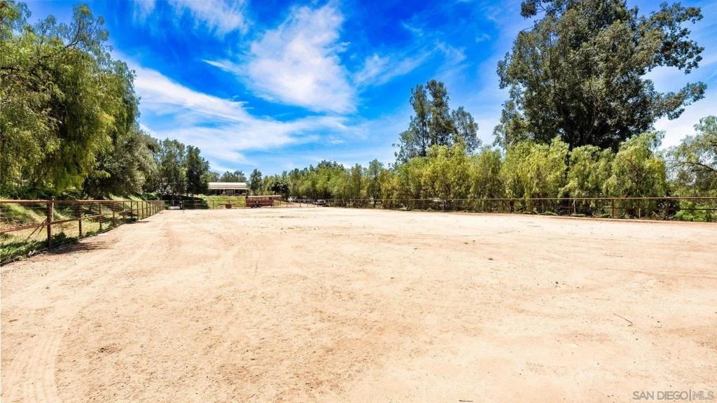 Photo of 1485 Santa Fe Hills