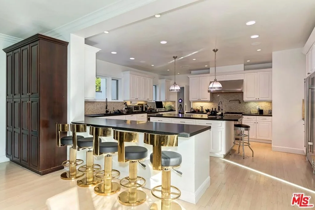 Photo of 9419 Sunset Boulevard