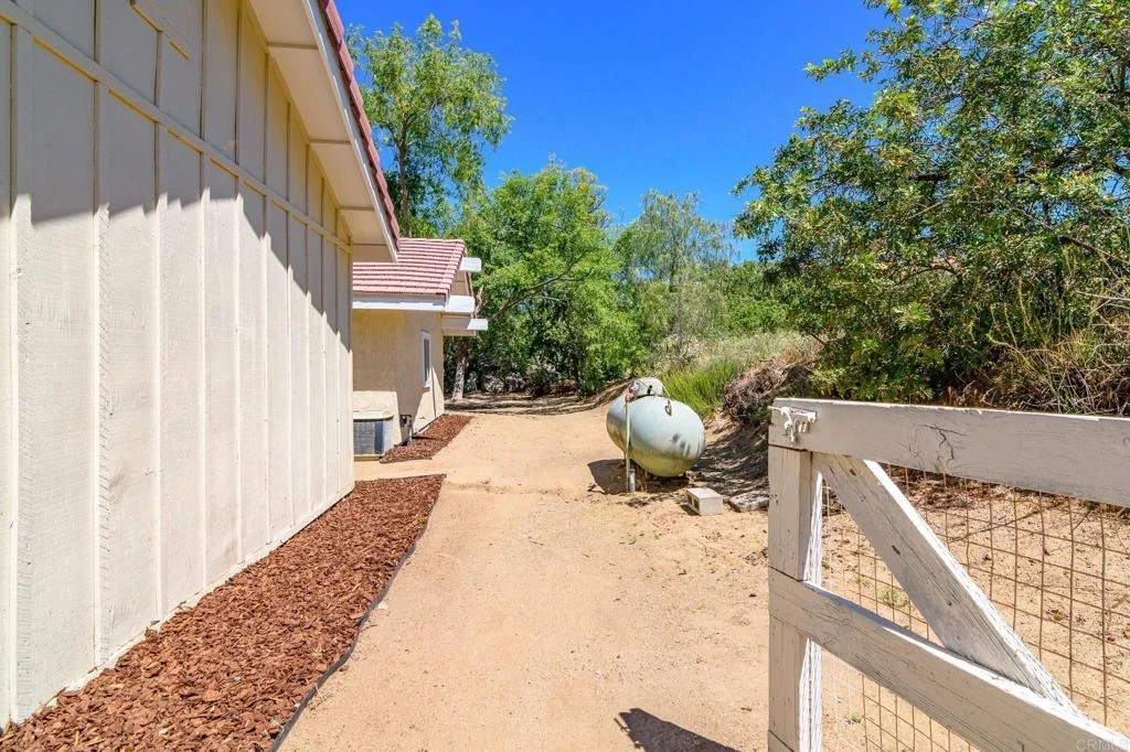 Photo of 37985 Avenida Bravura