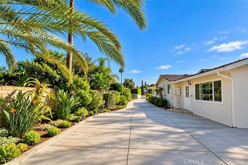 Photo of 17841 Collins