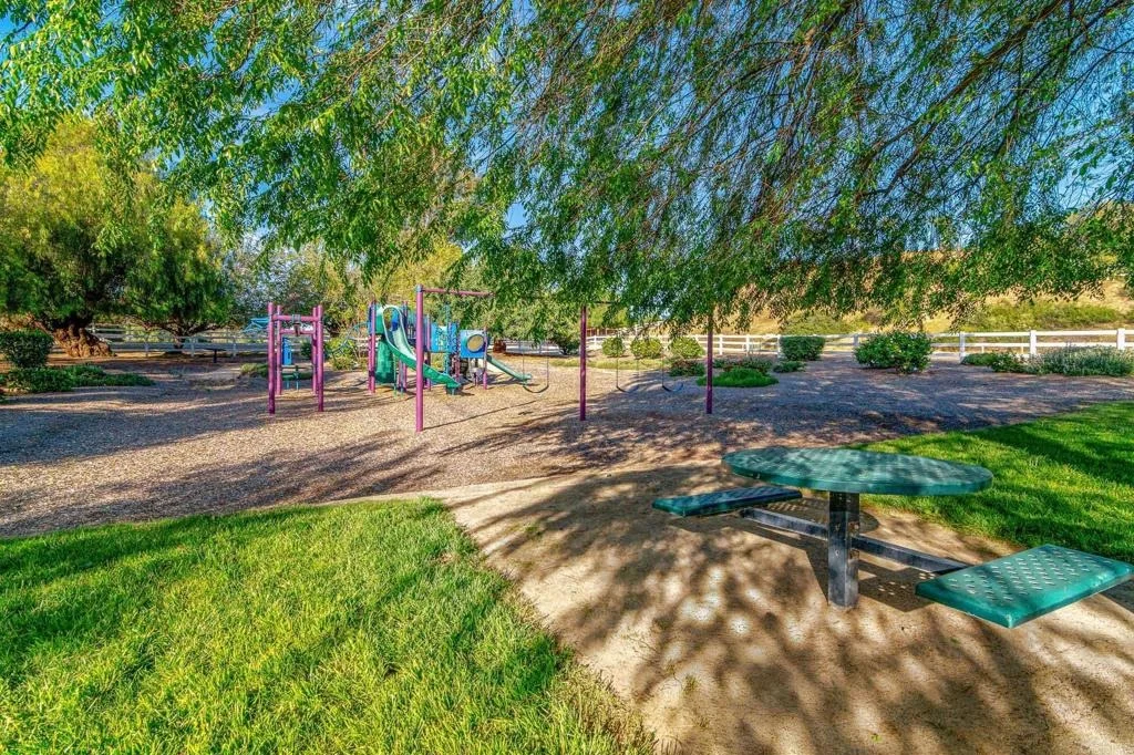 Photo of 37985 Avenida Bravura
