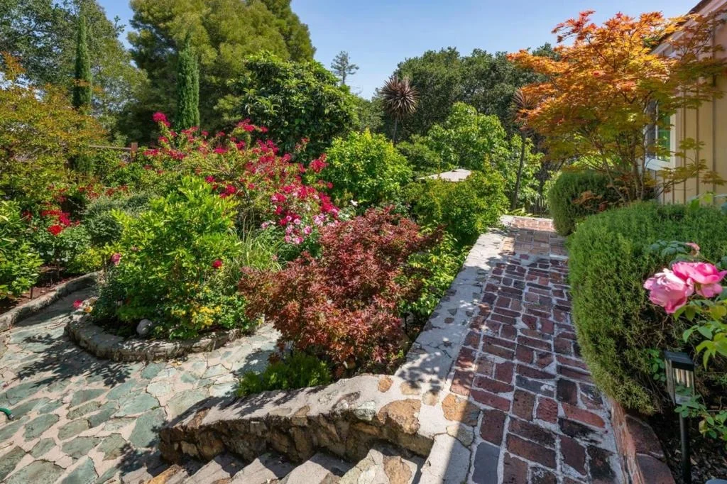 Photo of 536 Summit Drive