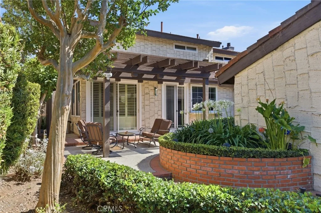Photo of 651 Edith