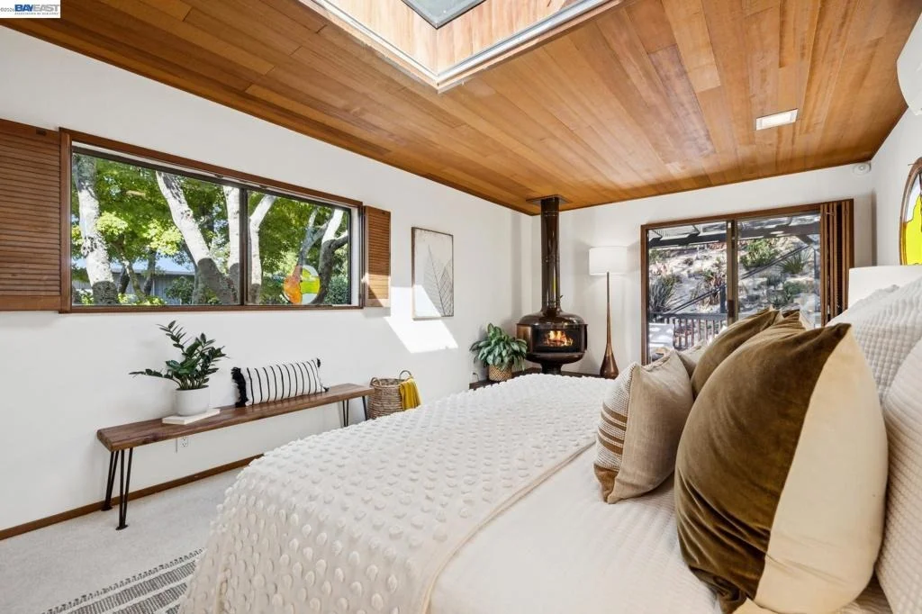 Photo of 1085 STERLING AVE