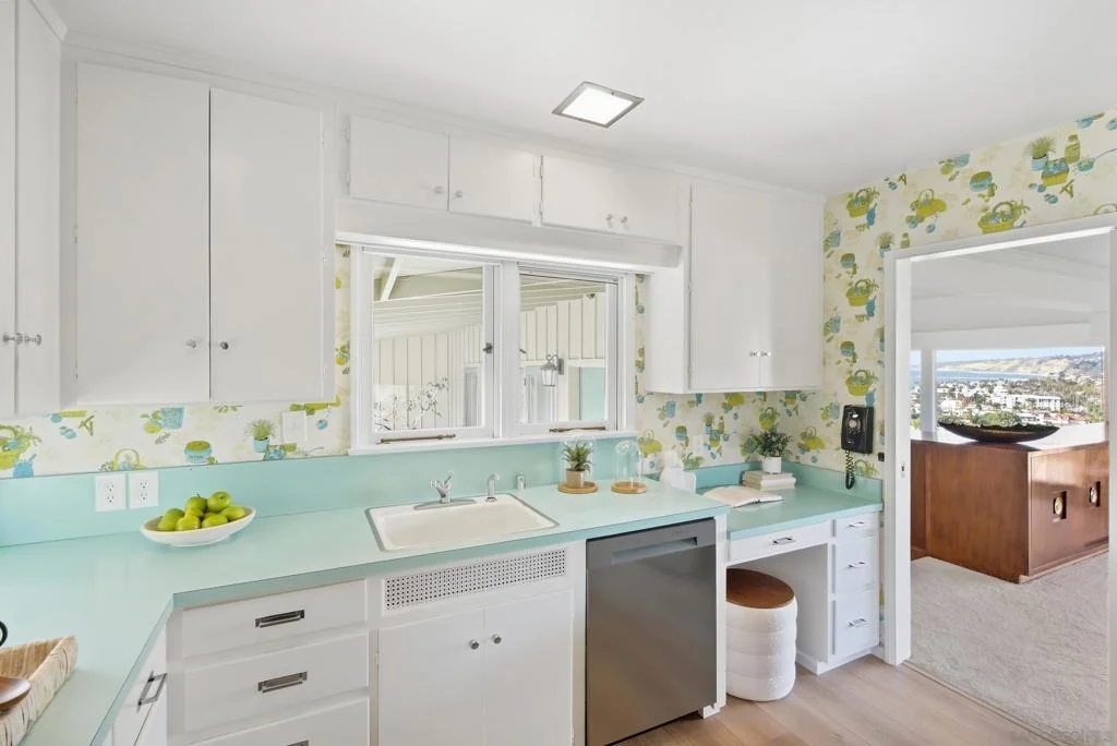 Photo of 7865 Roseland Drive