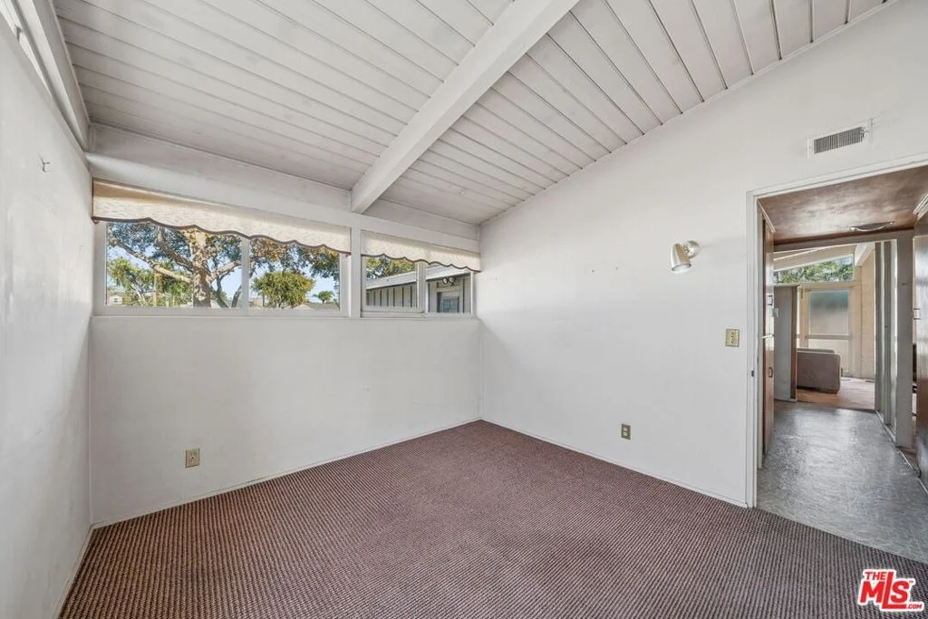 Photo of 3208 N Studebaker Road