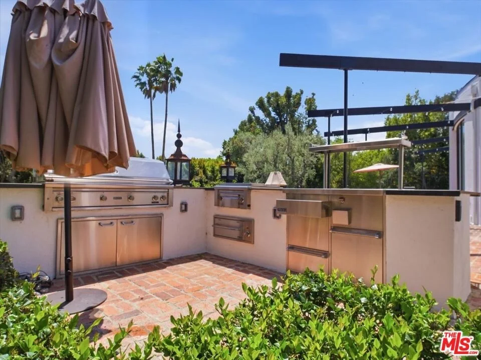 Photo of 9419 Sunset Boulevard
