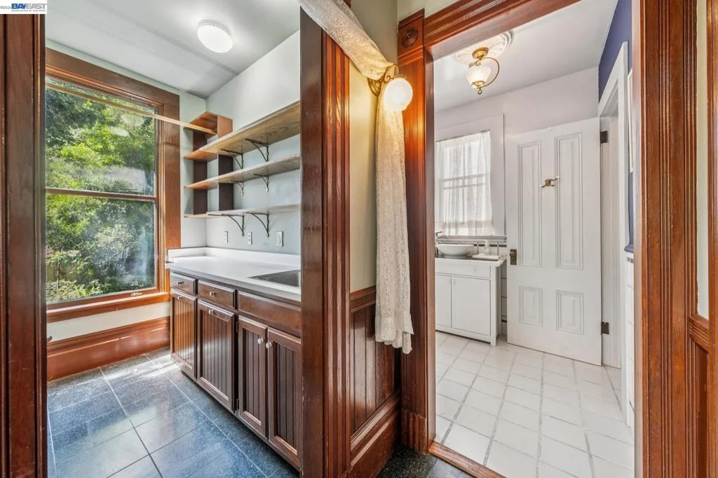 Photo of 2242 San Antonio Ave