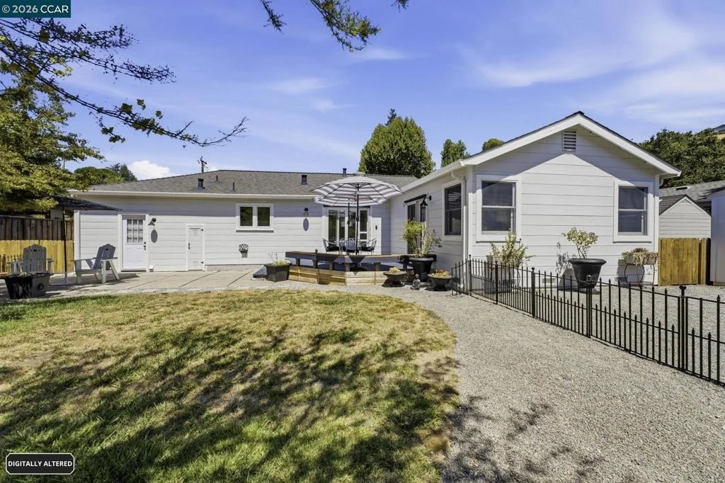 Photo of 8 Lander Dr