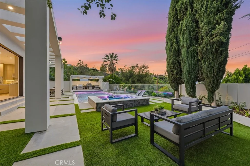 Photo of 4331 Alonzo
