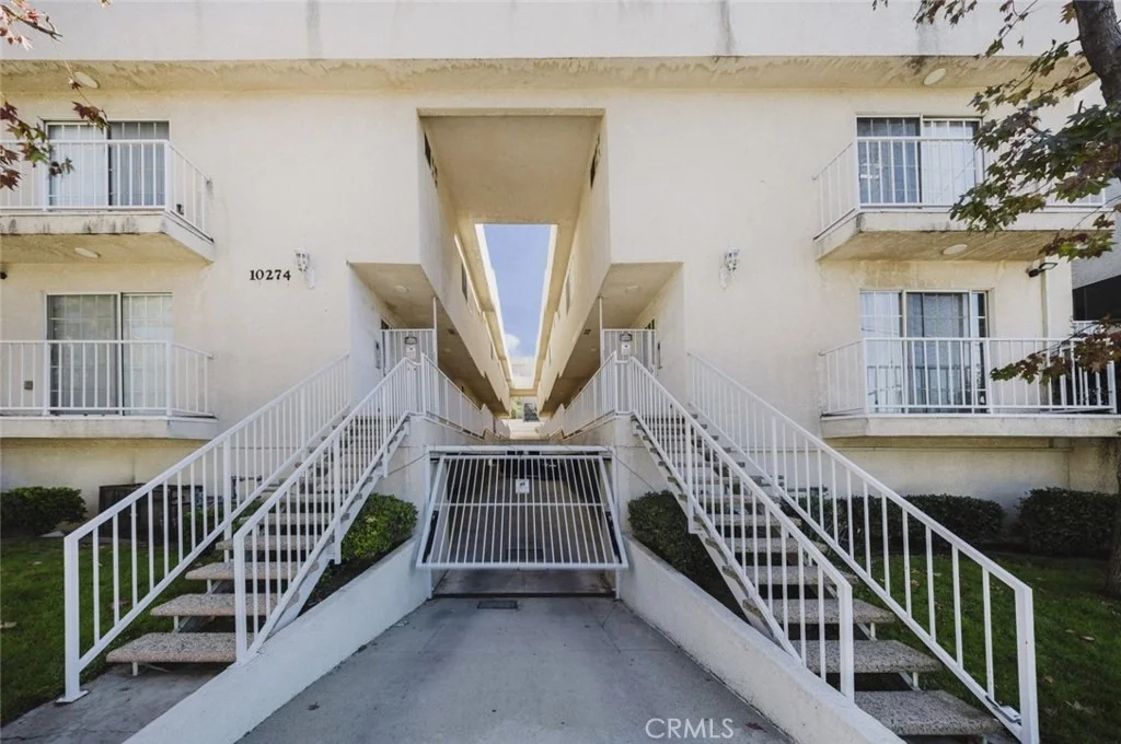Photo of Unit 4 at 10274 Tujunga Canyon Boulevard