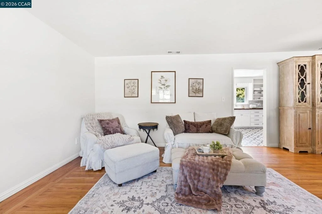Photo of 8 Lander Dr