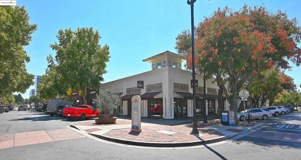 Photo of 2343 Almond Ave