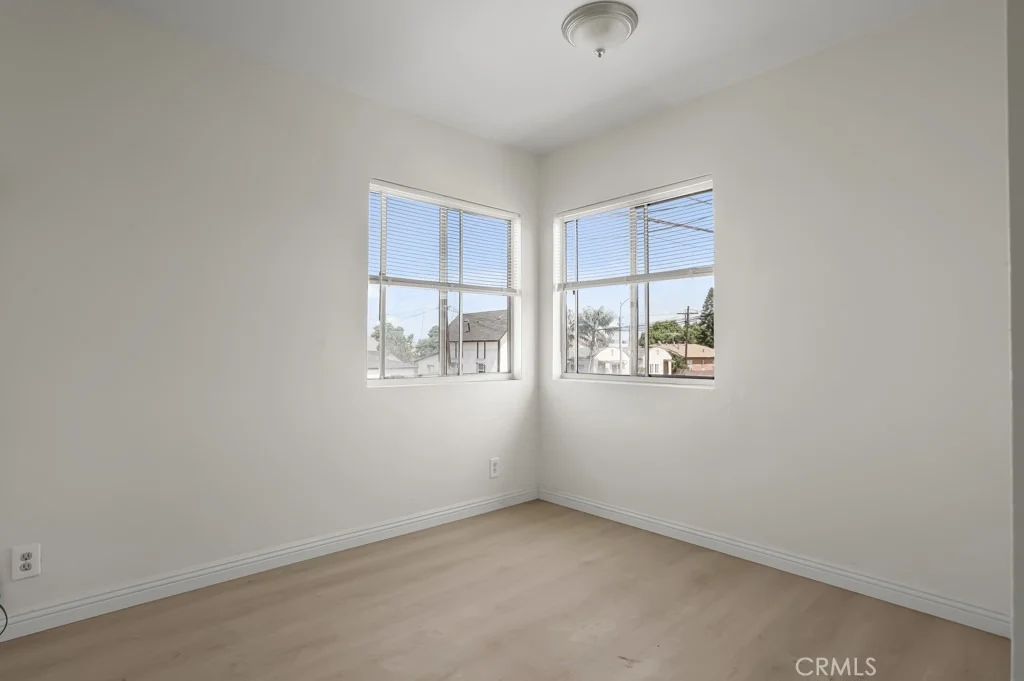 Photo of 116 E Alondra