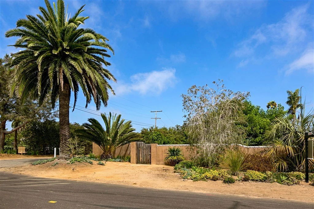 Photo of 1691 CREST DRIVE