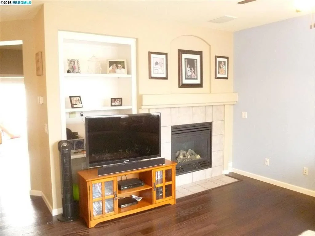 Photo of 1255 HALLMARK WAY