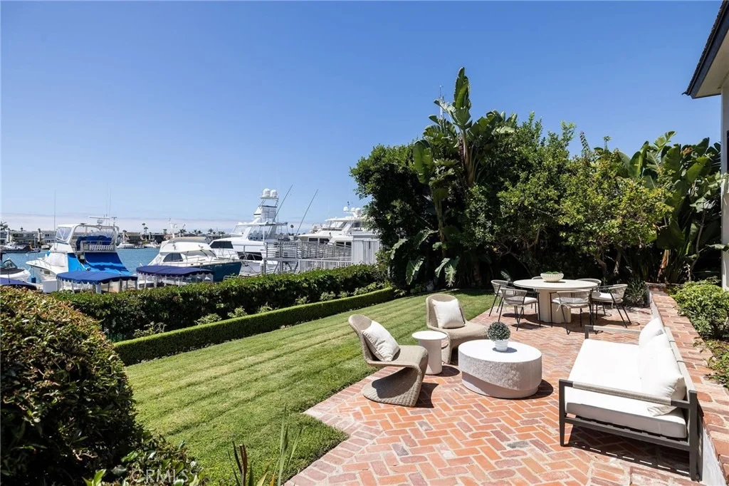 Photo of 2572 Bayshore Drive