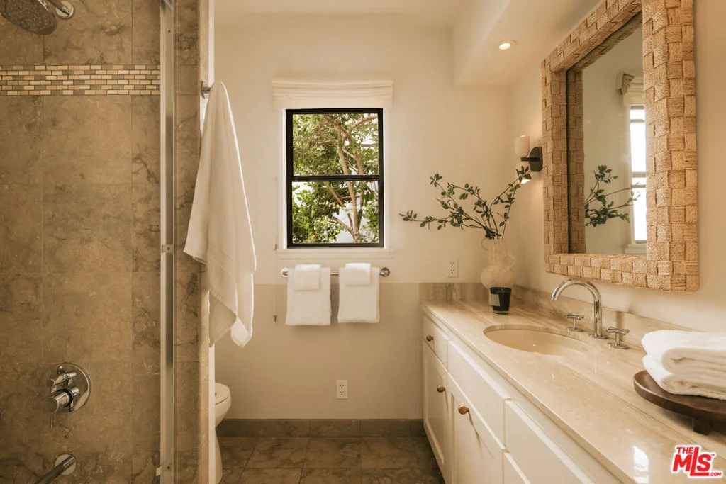 Photo of 588 Dryad Road