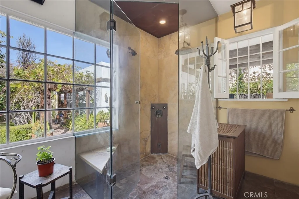 Photo of 2243 Cloverfield Boulevard
