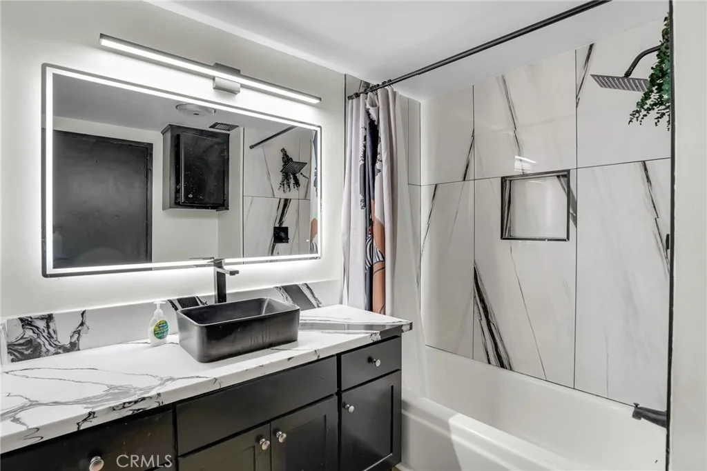 Photo of Unit 607 at 375 Atlantic Avenue
